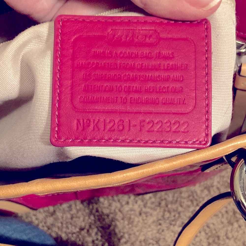 COACH. RASPBERRY LIGHT BROWN TRIM!  Gorgeous patent leather!  EUC. WITH DUST BAG - Picture 5 of 16